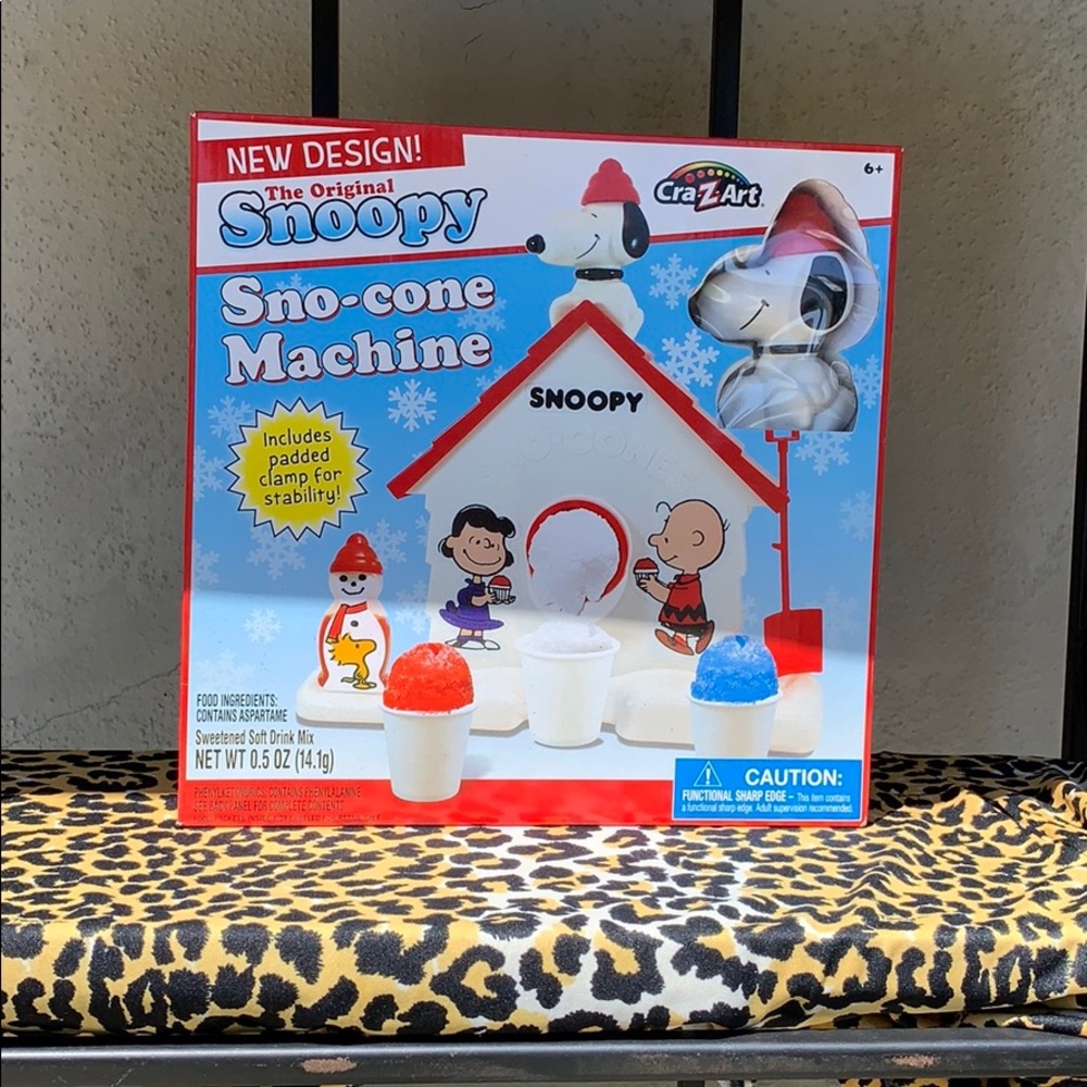 Snoopy snow cone machine. New in the box!!
